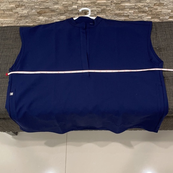 Figs scrub top - Picture 5 of 6